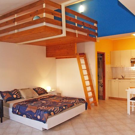 Family Friendly Apartments Pula Bagian luar foto