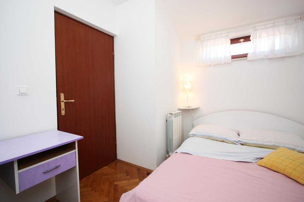 Family Friendly Apartments Pula Ruang foto